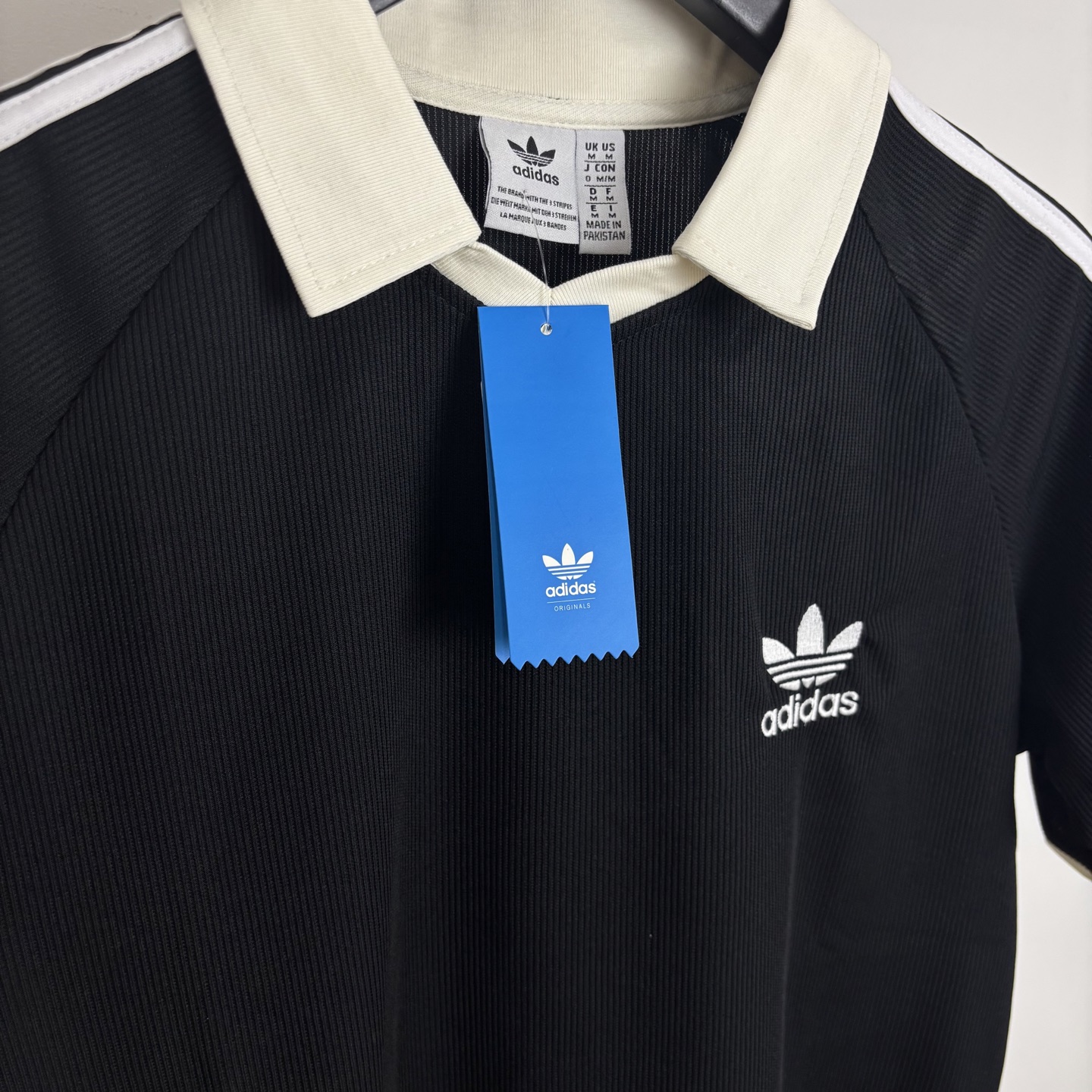 Adidas Classic Embroidered Shirts: Comfortable, Stylish, and Authentic Summer Wear - 图片 4