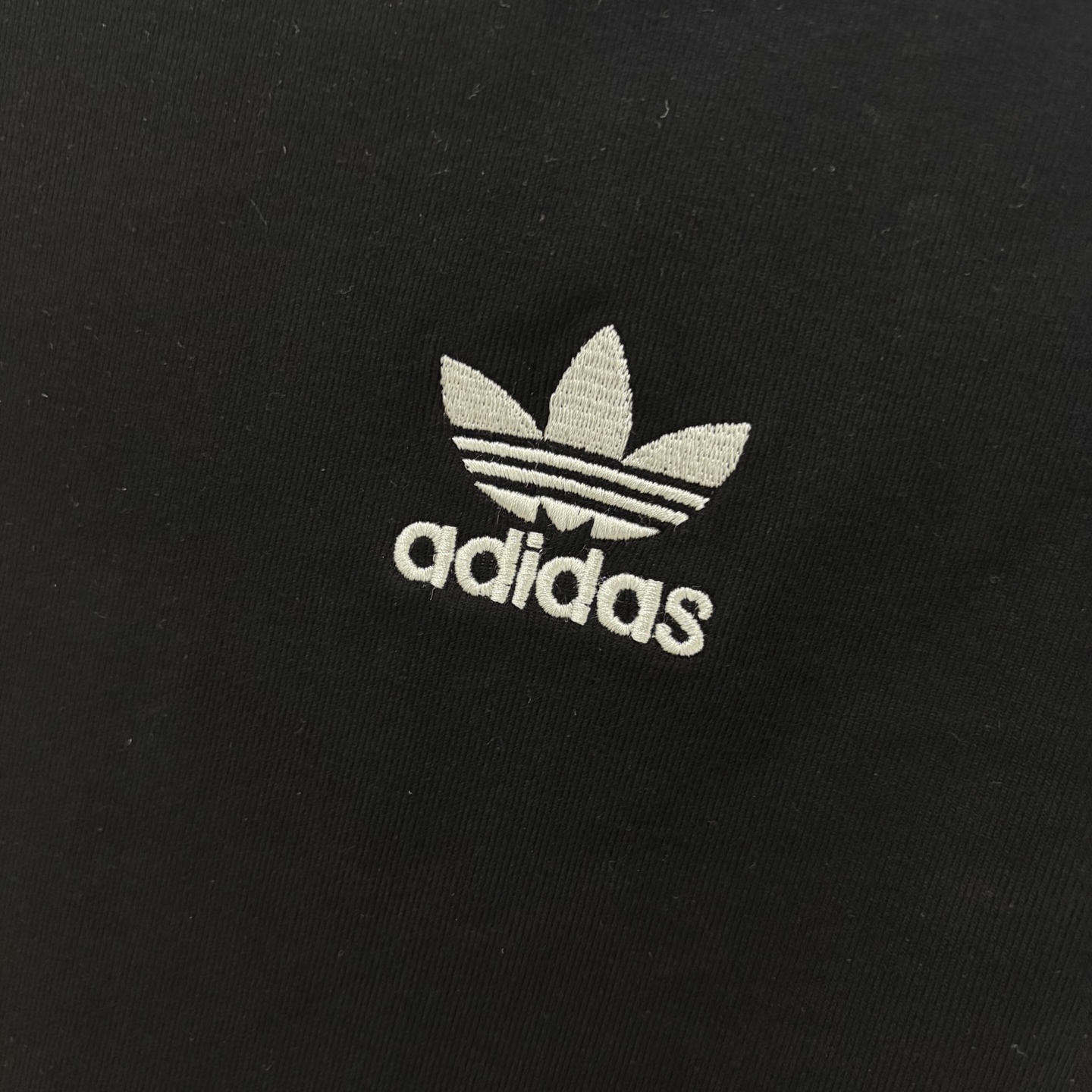 Adidas Women’s Triad Logo T-shirt Collection – High-Quality Design and Variety. - 图片 4