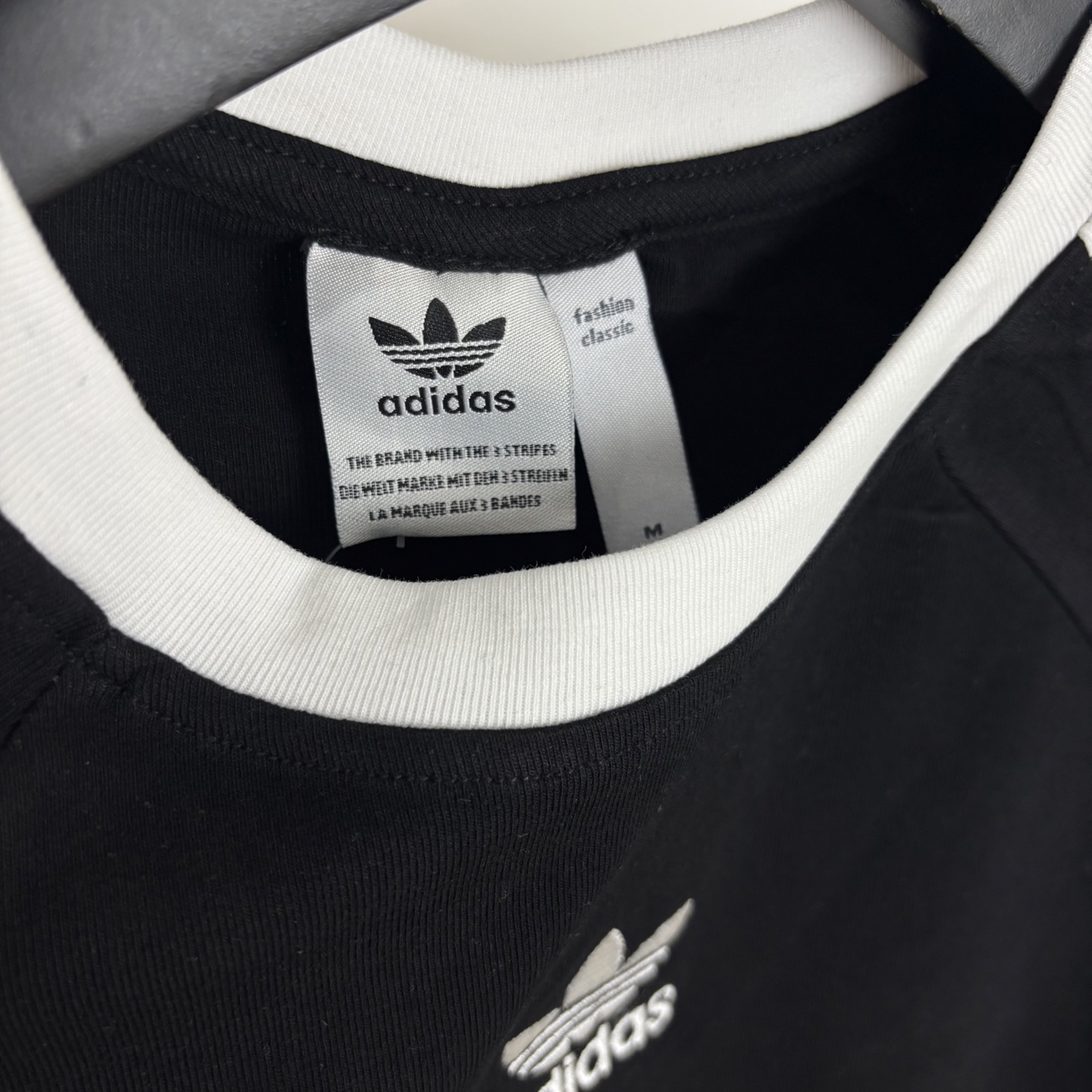 Adidas Women’s Triad Logo T-shirt Collection – High-Quality Design and Variety. - 图片 3