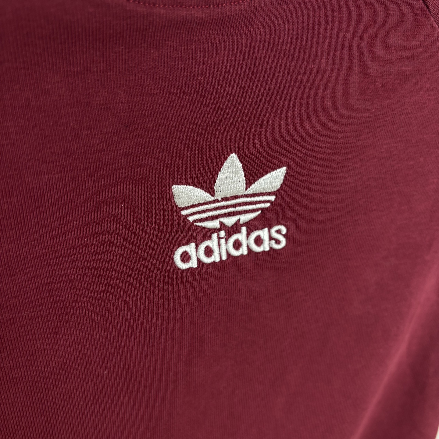 Adidas Women’s Classic Logo T-Shirt Collection with High-Quality Design and Variety. - 图片 4