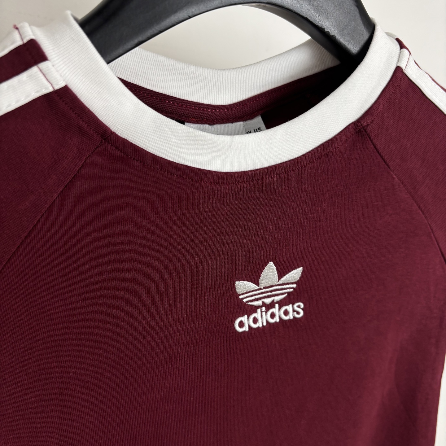 Adidas Women’s Classic Logo T-Shirt Collection with High-Quality Design and Variety. - 图片 6