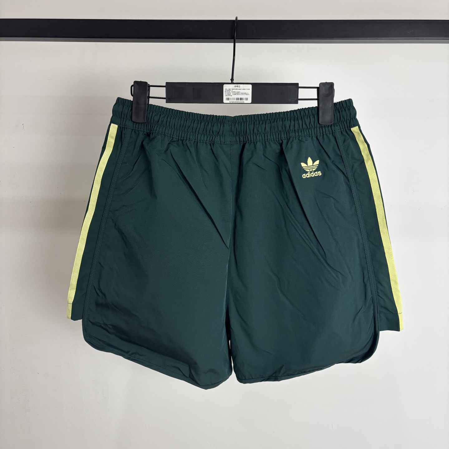 Adidas Retro College Shorts: Quality, Comfort, Style – Perfect for School or Sports - 图片 2