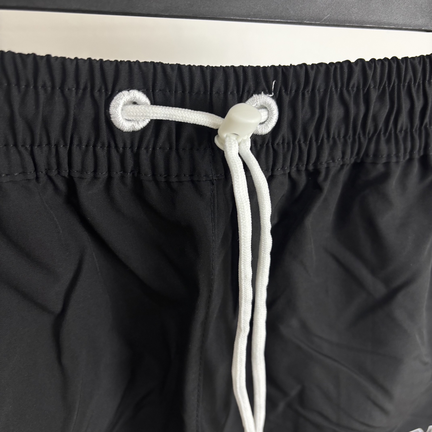 Adidas Retro College Shorts: Comfortable Quality with Stylish Details for School or Sports - 图片 5