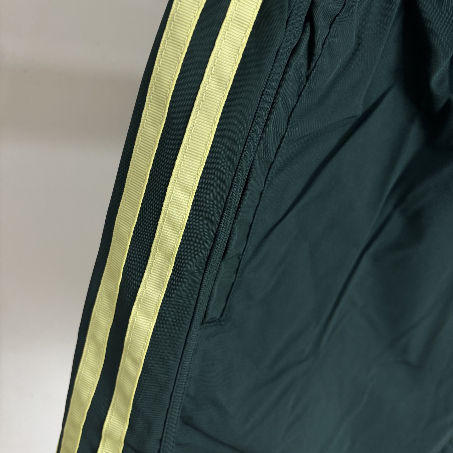 Adidas Retro College Shorts: Quality, Comfort, Style – Perfect for School or Sports - 图片 7