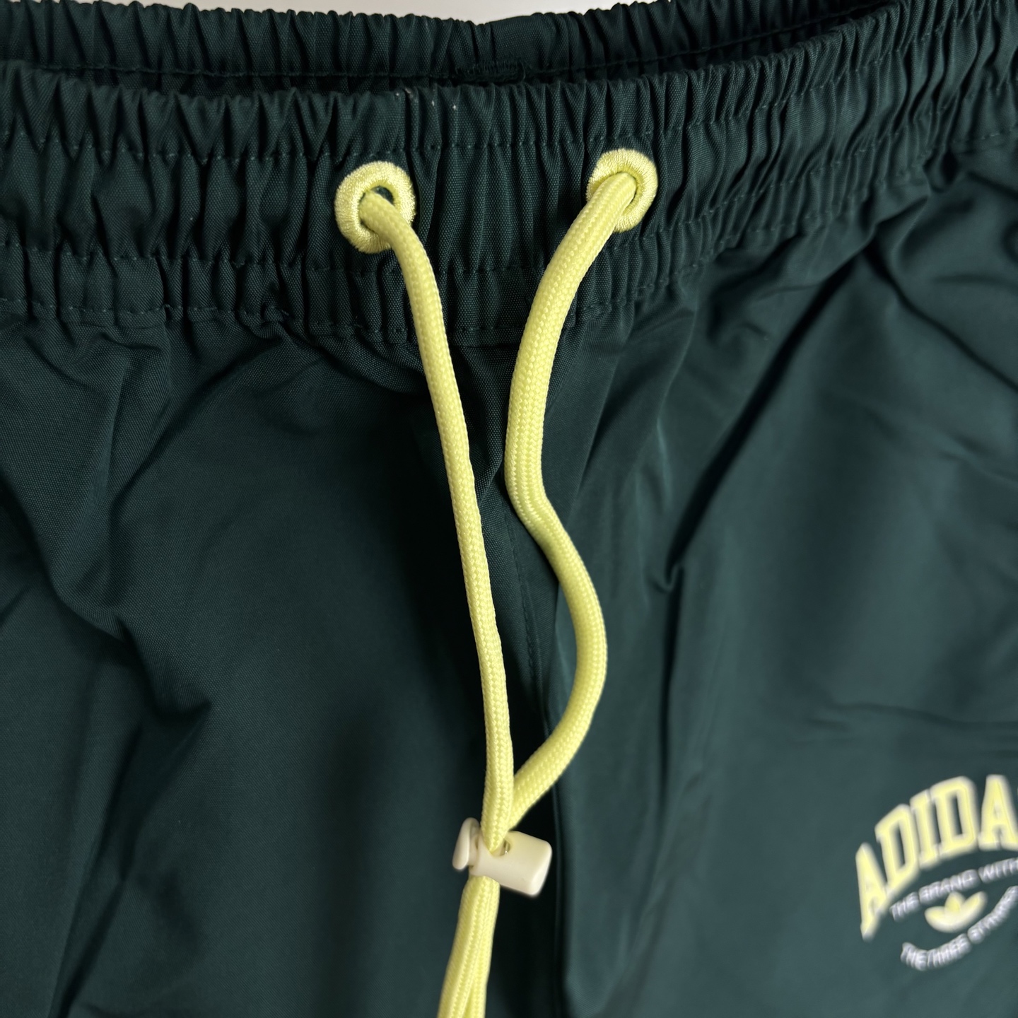 Adidas Retro College Shorts: Quality, Comfort, Style – Perfect for School or Sports - 图片 9