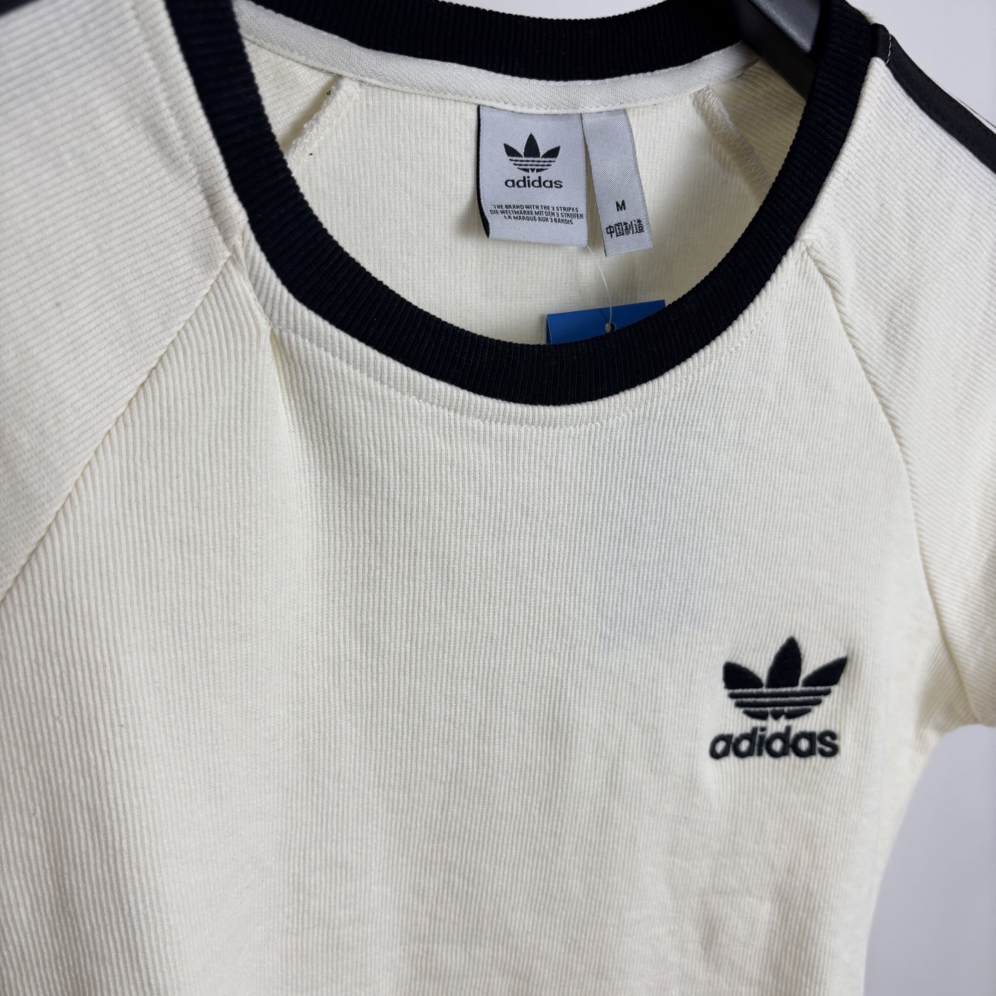 Adidas Women’s Classic Logo T-Shirt in Sky Blue and Rice White, Sizes S-XL. - 图片 8