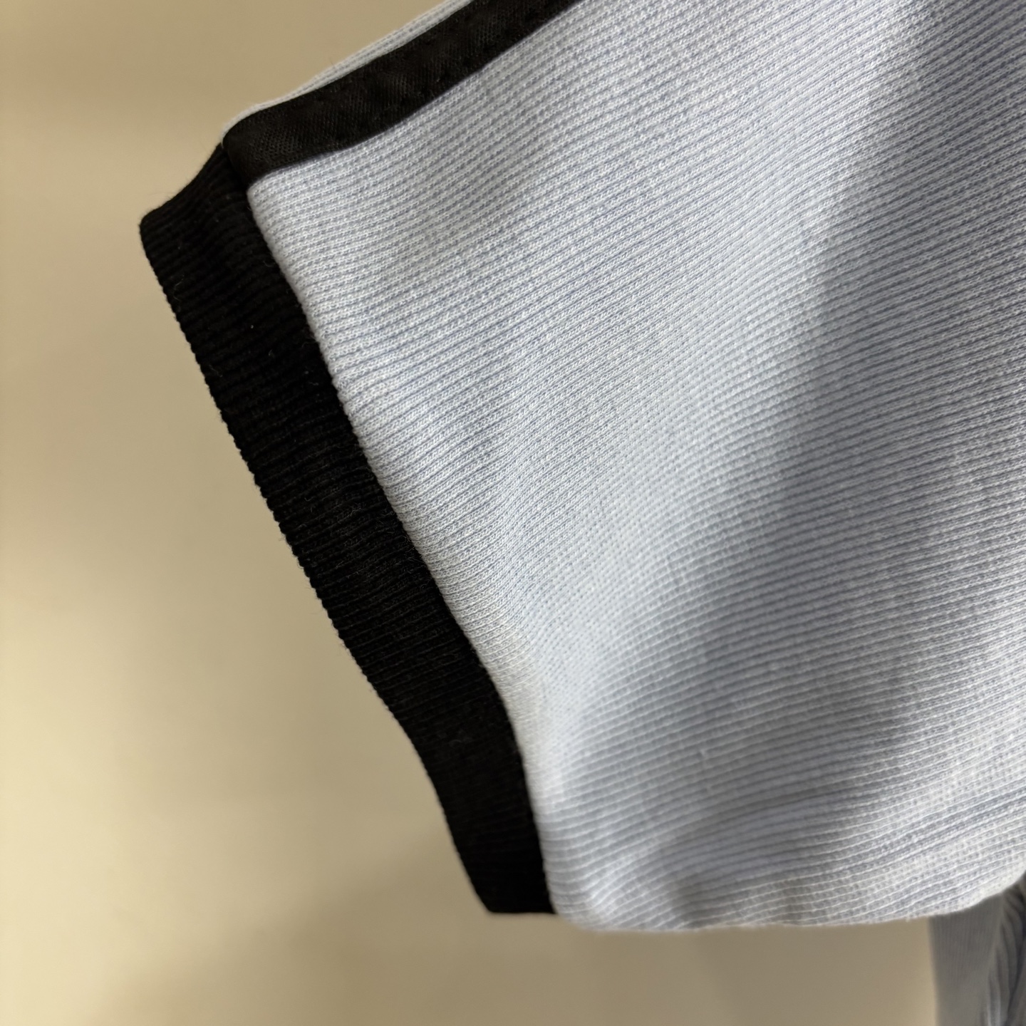 Adidas Women’s Classic Logo T-Shirt: High-Quality Design, Various Sizes and Colors Available. - 图片 8
