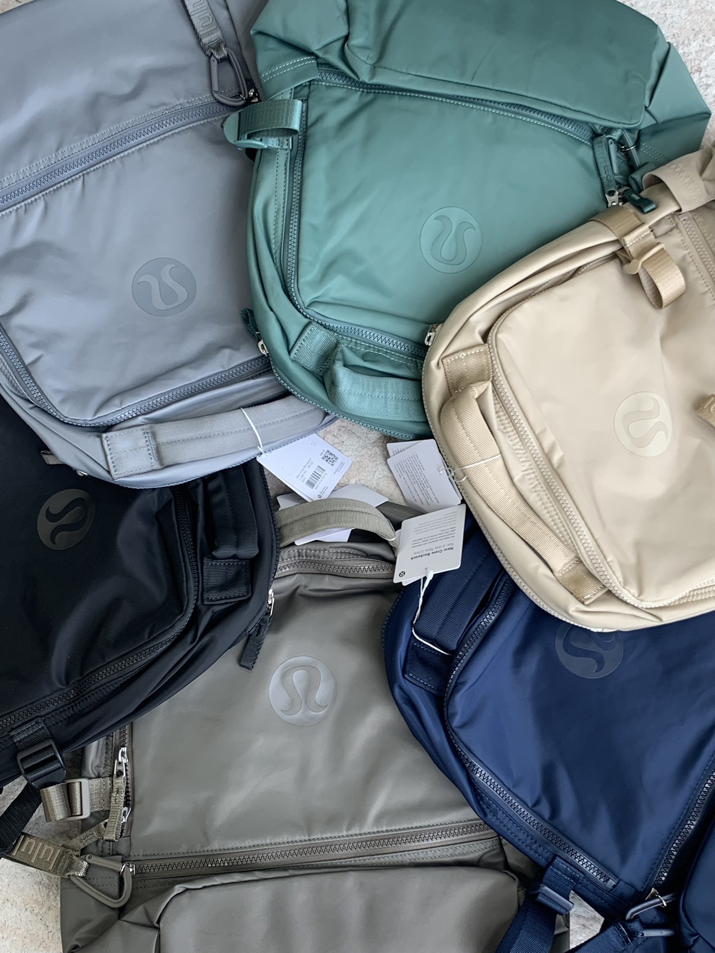 Lululemon New Crew Unisex Commuter Backpack - Comprehensive 2