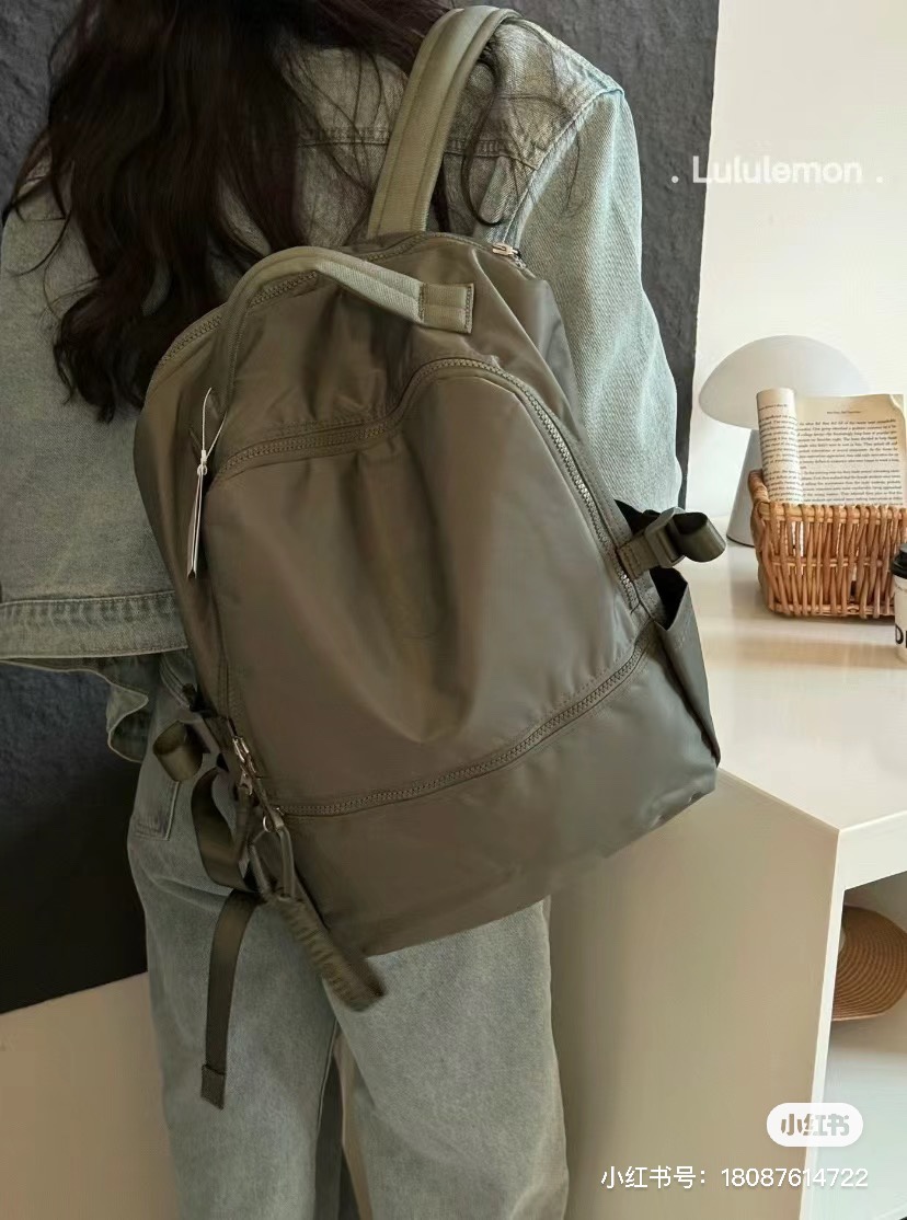 非常互联网码农的backpack 里三成外两层 分的干干净净 避免一个层乱七八糟乱塞 容量巨大 4