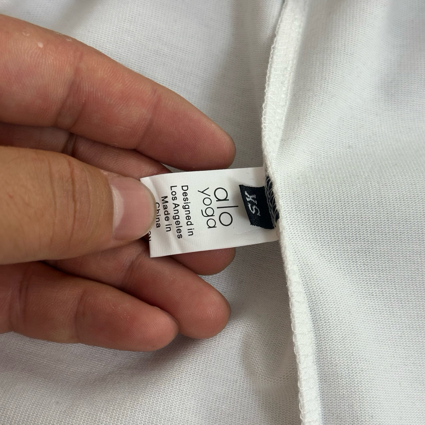 💰120
Alo 25ss新款春夏圆领宽松立体胶前后LOGO印花短袖T恤|K86
面料:采用重磅270g精梳赛络纺100%纯棉面料,厚实不透,告别透薄尴尬。3倍密度打造立体廓形,耐暴力机洗不变形。双车线领口及袖口,三本针加固,品质过硬。
版型:oversize版型,包容性强,男女同款。出口欧美品质,三标齐全,包装完整,辅料1:1定做,吊牌、水洗标、主麦独家定制。
颜色:黑色、白色
尺码:XS-XL(5个尺码)
• XS:衣长71cm,胸围52.6cm,肩宽46cm,袖长22cm,适合体重80 - 100斤
• S:衣长72.5cm,胸围54.6cm,肩宽48cm,袖长22.5cm,适合体重100 - 120斤
• M:衣长74cm,胸围56.6cm,肩宽50cm,袖长23cm,适合体重120 - 140斤
• L:衣长75.5cm,胸围58.6cm,肩宽52cm,袖长23.5cm,适合体重140 - 160斤
• XL:衣长77cm,胸围60.6cm,肩宽54cm,袖长24cm,适合体重160 - 190斤
尺码仅供参考,手工测量存在1 - 3CM的误差。
👉