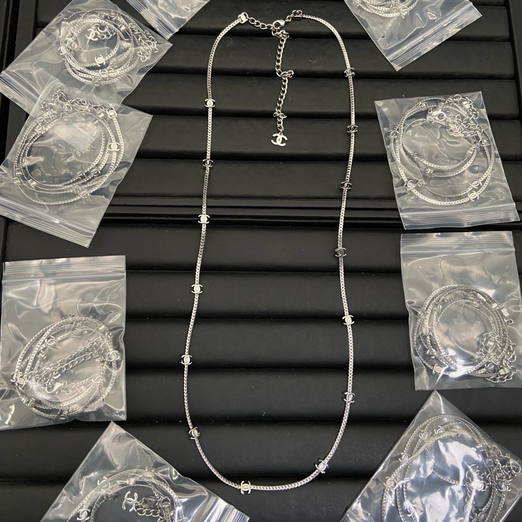 Chanel 香奶奶14花蛇骨双C毛衣链到货