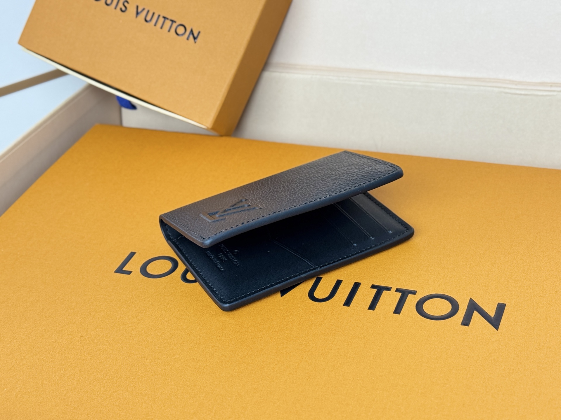 Louis Vuitton M83130卡包/83126