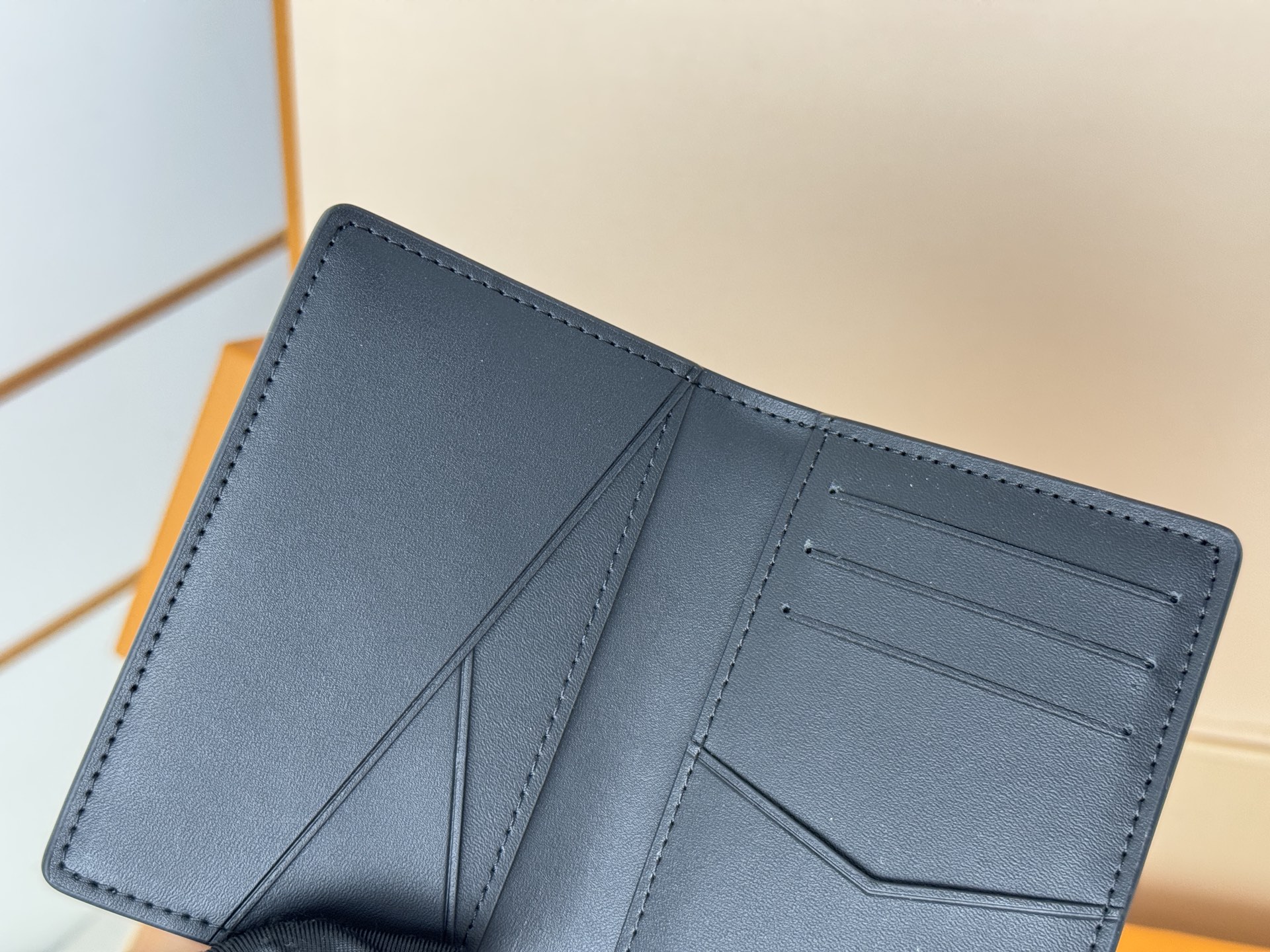 Louis Vuitton M83130卡包/83126