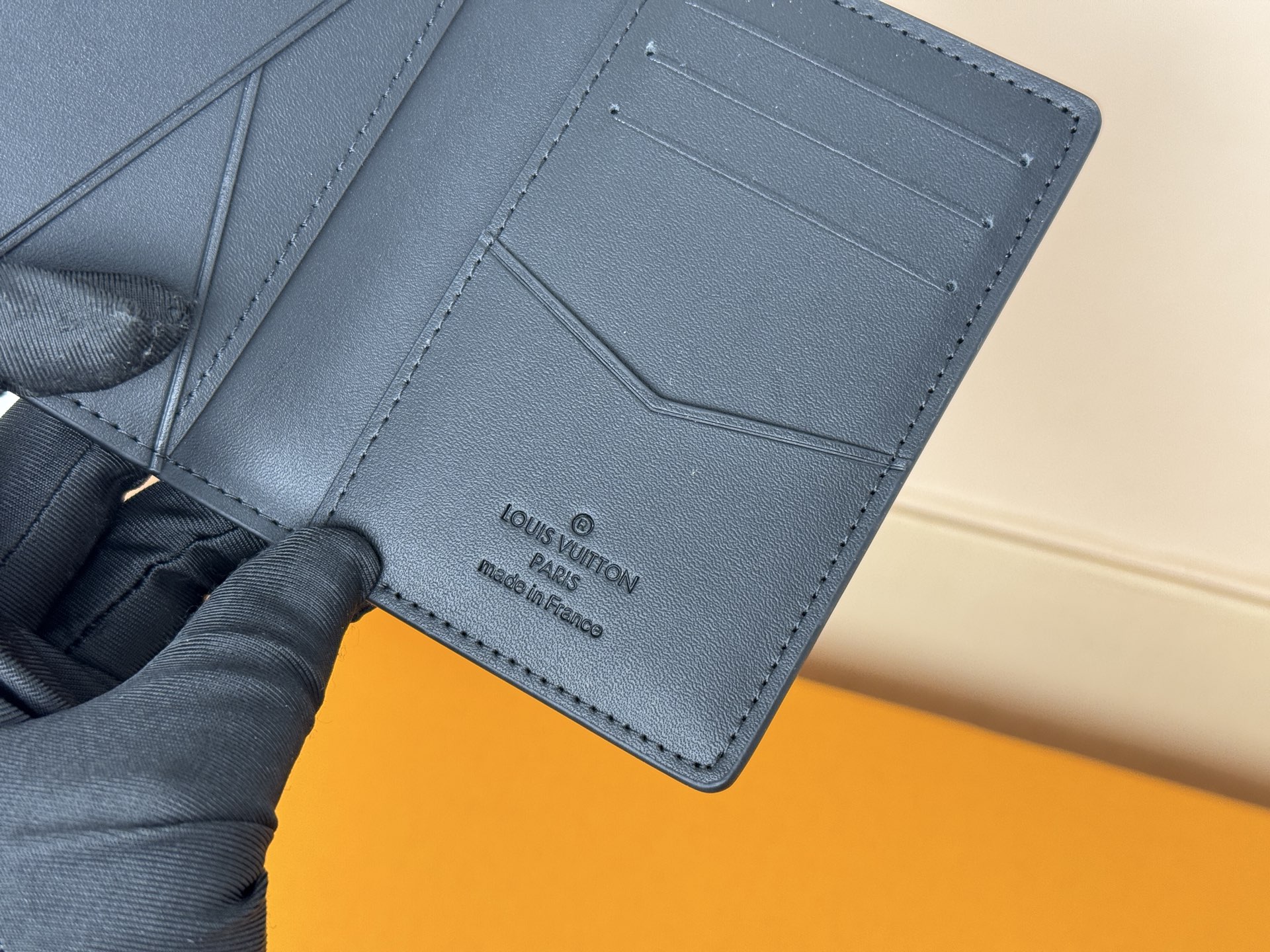 Louis Vuitton M83130卡包/83126
