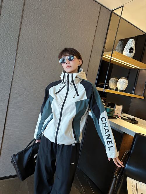 Chanel Printed Windbreaker Jacket Outdoor Windproof Quick-Drying Apricot 1 Chanel Printed Windbreaker Jacket Outdoor Windproof Quick-Drying Apricot
