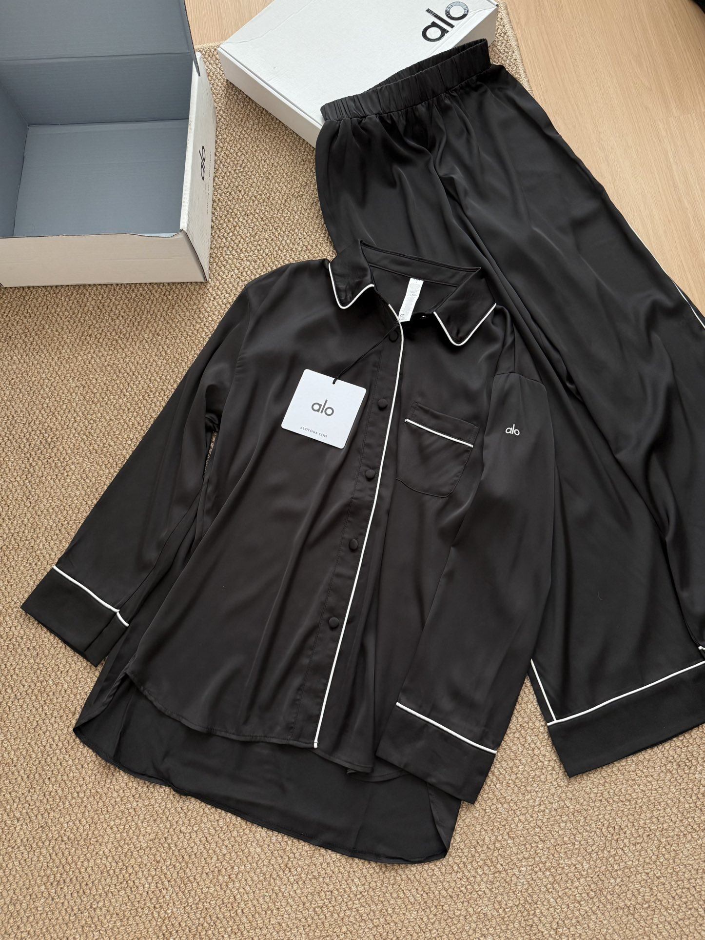 P667 Silk Pyjamas: Comfortable and Cute One-Size-Fits-All Dress with Black and White Design - 图片 4