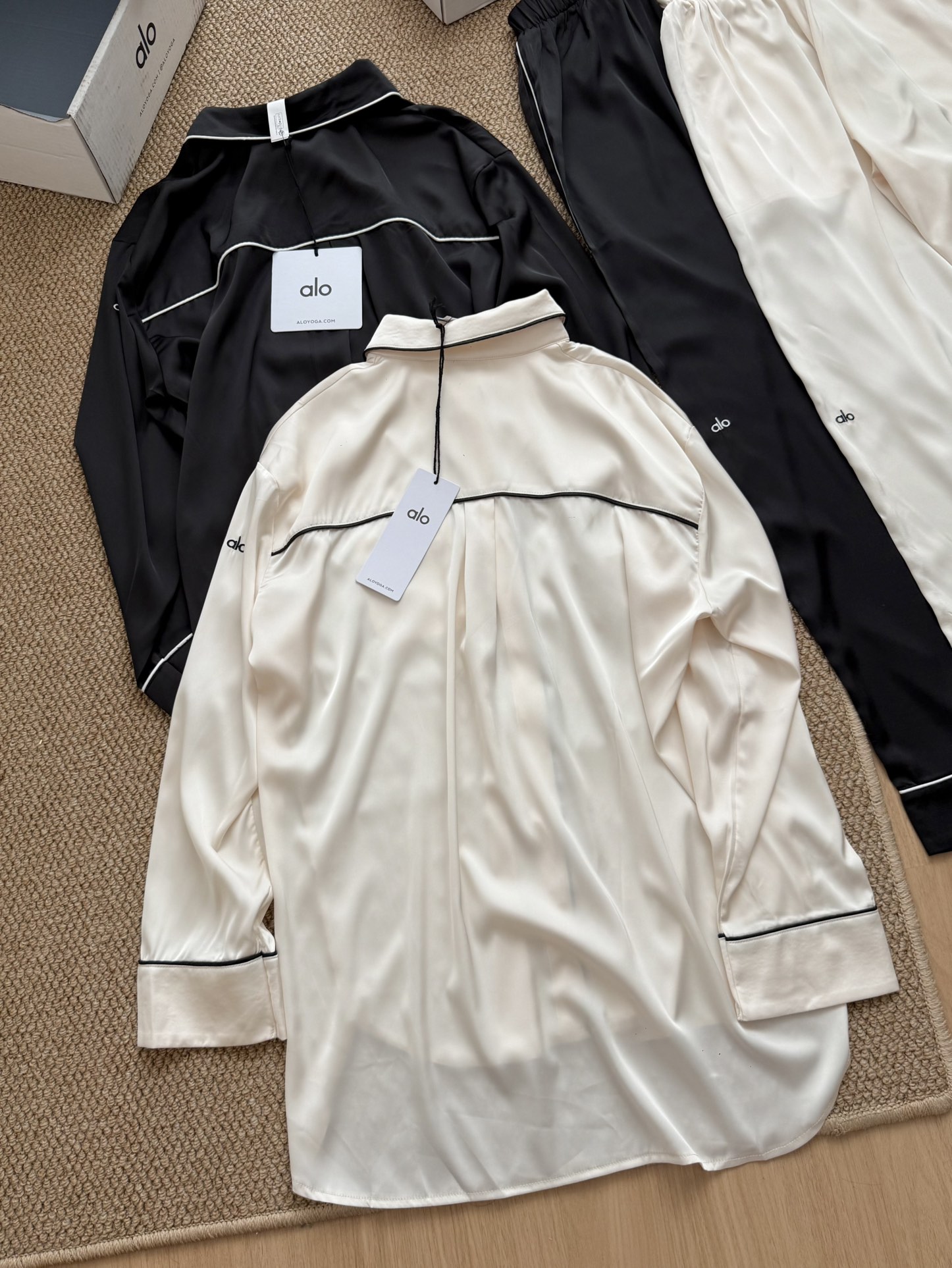 P667 Silk Pyjamas: Comfortable and Cute One-Size-Fits-All Dress with Black and White Design - 图片 6