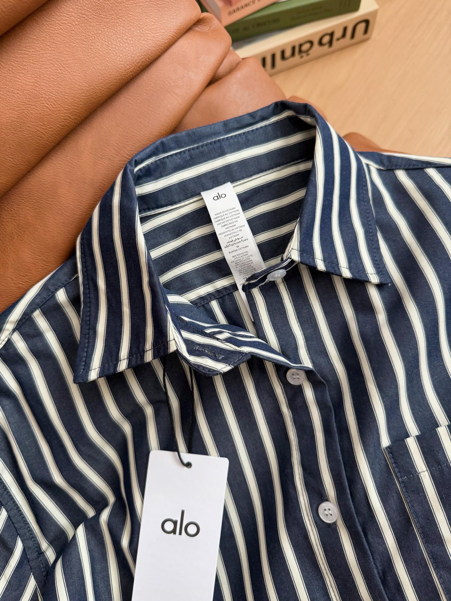 “Versatile Female Suit P483 with Classic Blue-and-White Stripes and Comfortable Fabric” - 图片 7