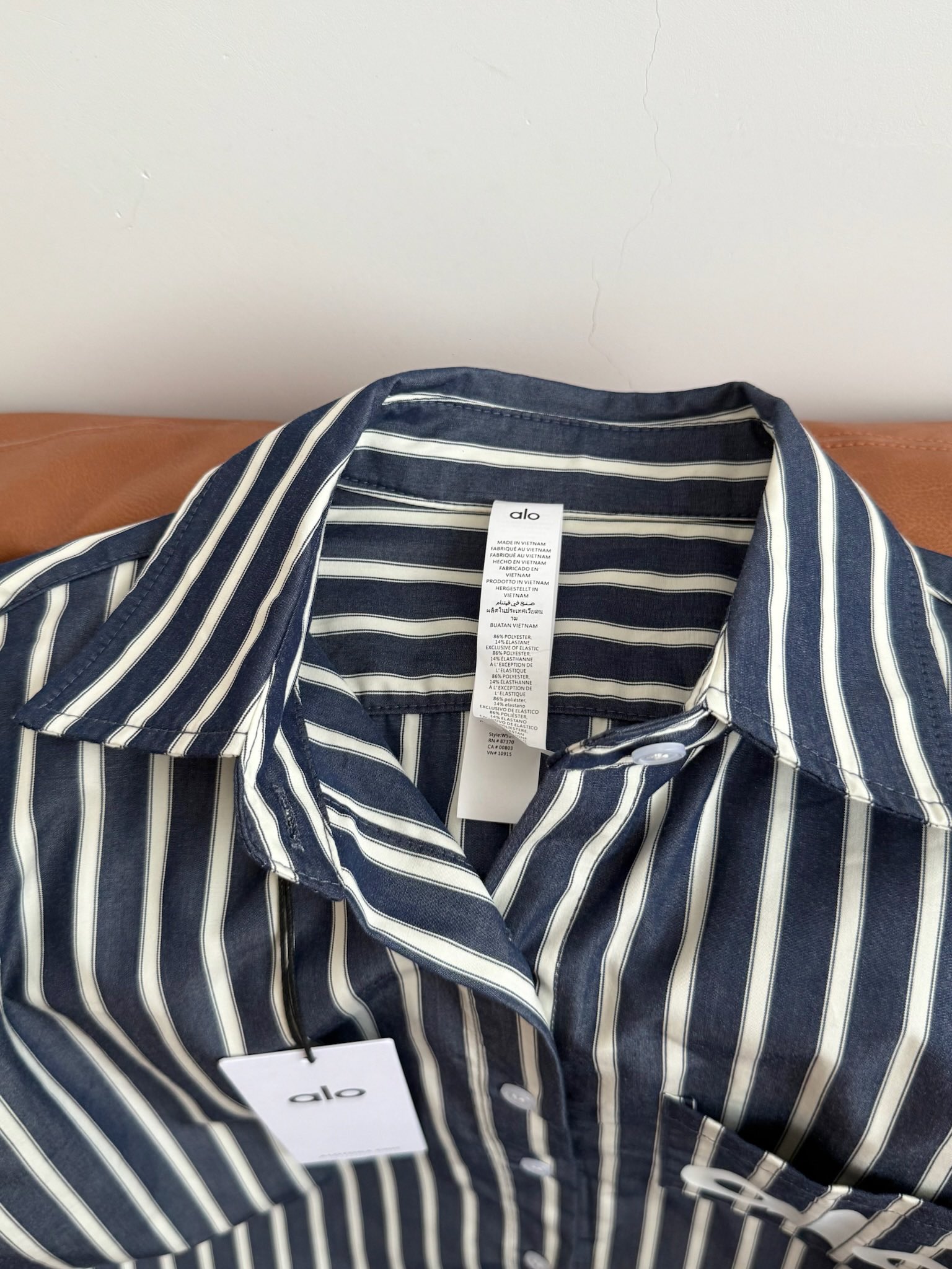 “Versatile Female Suit P483 with Classic Blue-and-White Stripes and Comfortable Fabric” - 图片 4