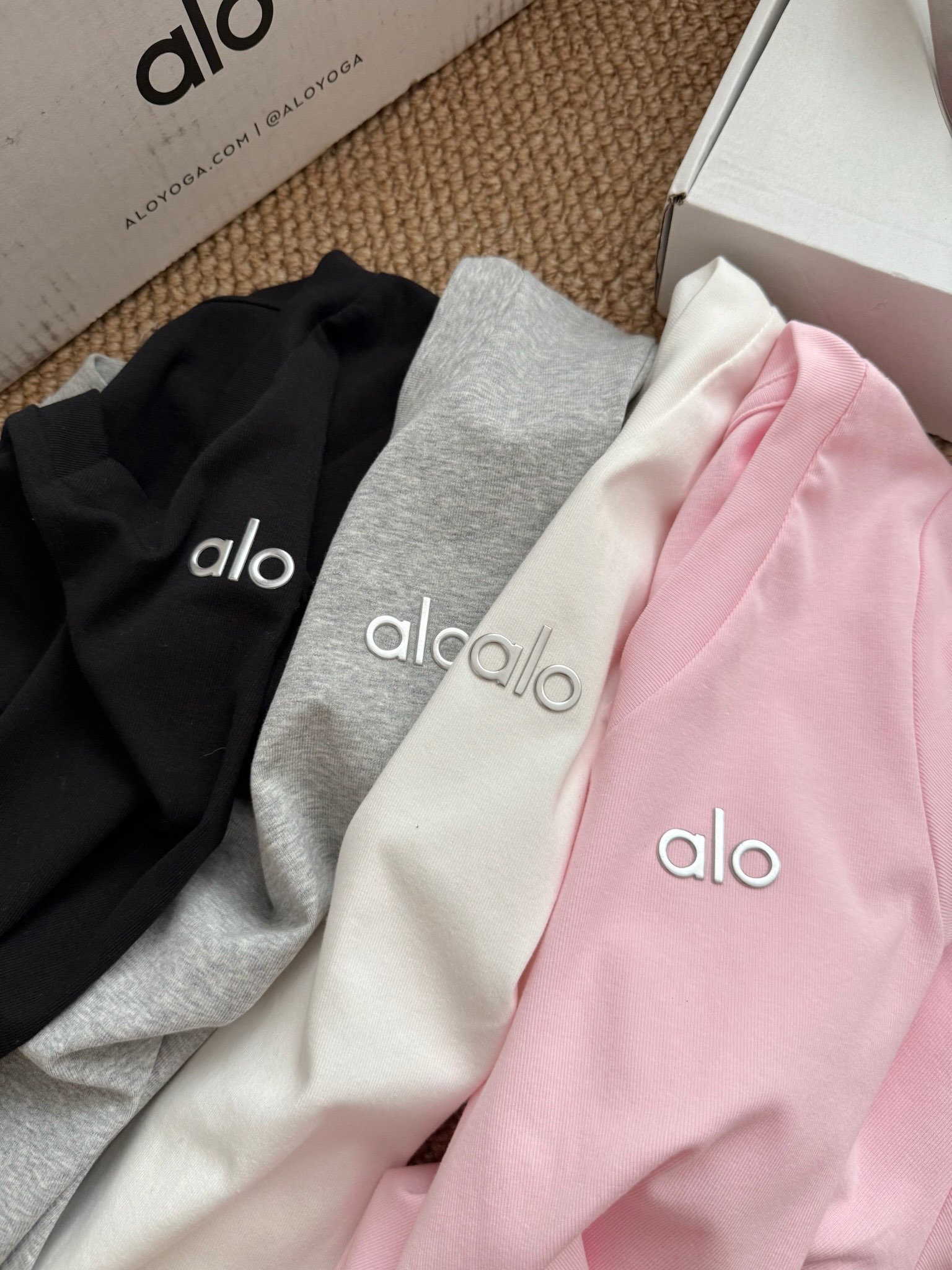 ALO Yoga Women's V-Neck Slim Fit T-Shirt - Black, Grey, White, Pink 7 i1744461229 7483 1
