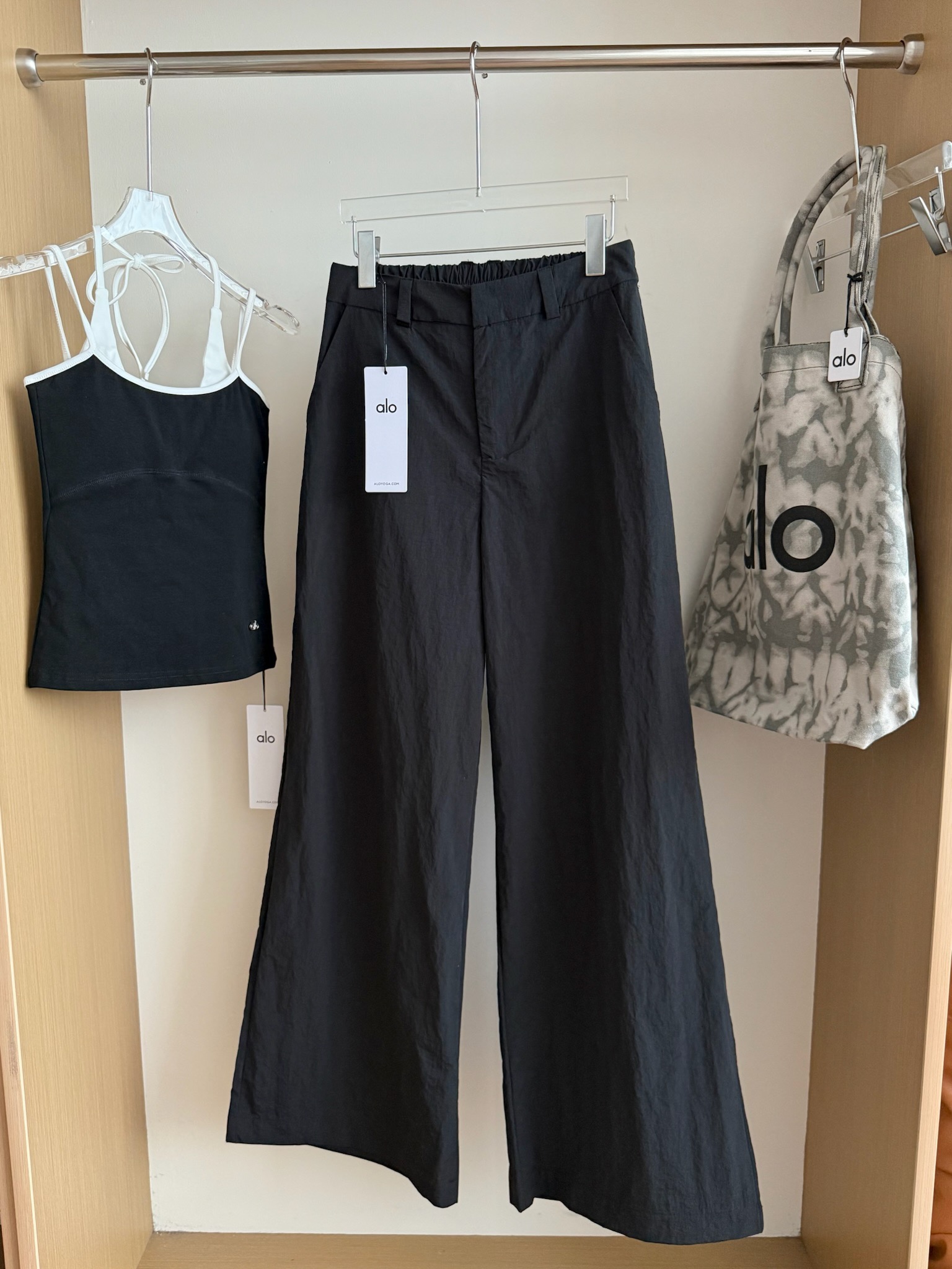 Alo High-Waist Printed Wide Leg Pants, Classic Black, Fashion-Forward Style