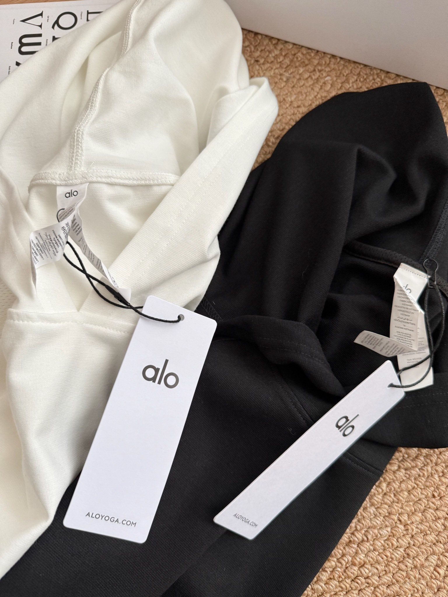 Review: Stylish Hooded Coat with Soft Fabric and Classic Design - 图片 8