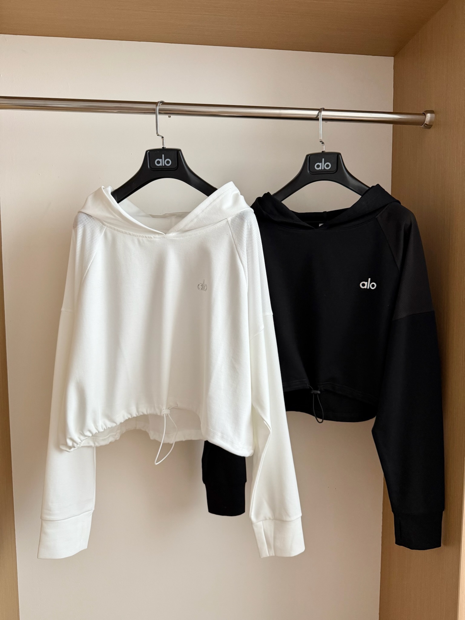 Review: Stylish Hooded Coat with Soft Fabric and Classic Design