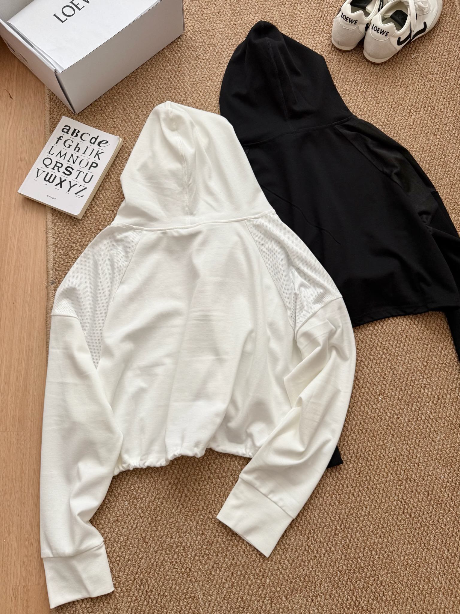 Review: Stylish Hooded Coat with Soft Fabric and Classic Design - 图片 7