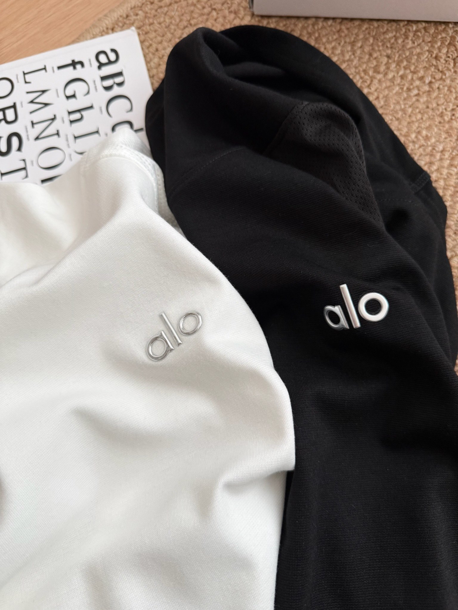 Review: Stylish Hooded Coat with Soft Fabric and Classic Design - 图片 9