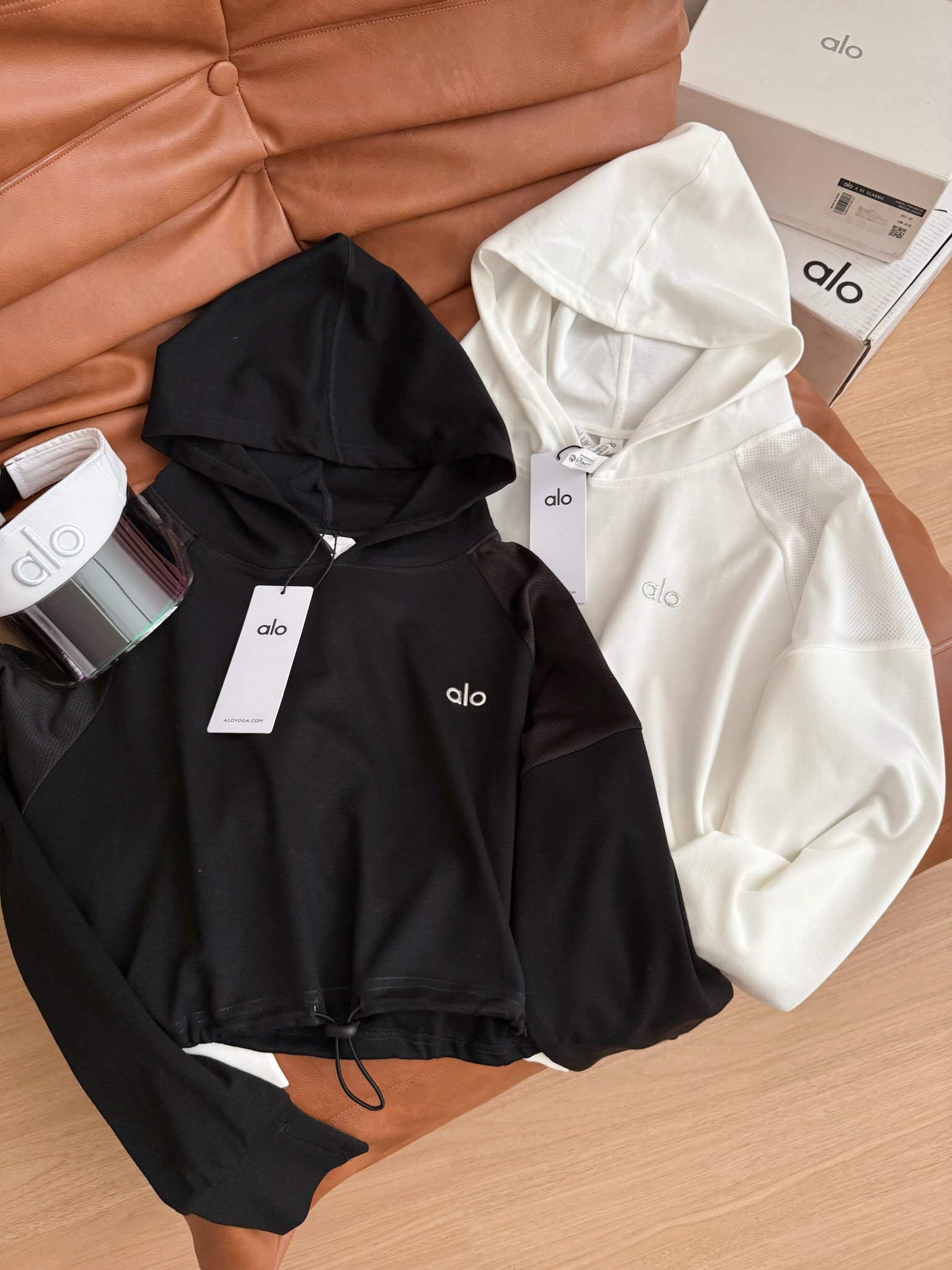 Review: Stylish Hooded Coat with Soft Fabric and Classic Design - 图片 5
