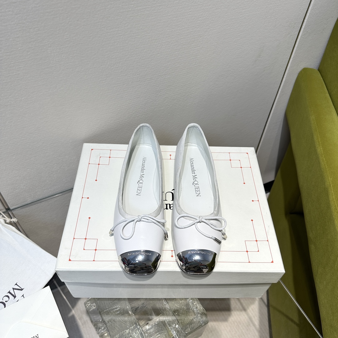 McQueen Ironhead Butterfly Ballet Shoes: Timeless Elegance in Quality Materials - 图片 1