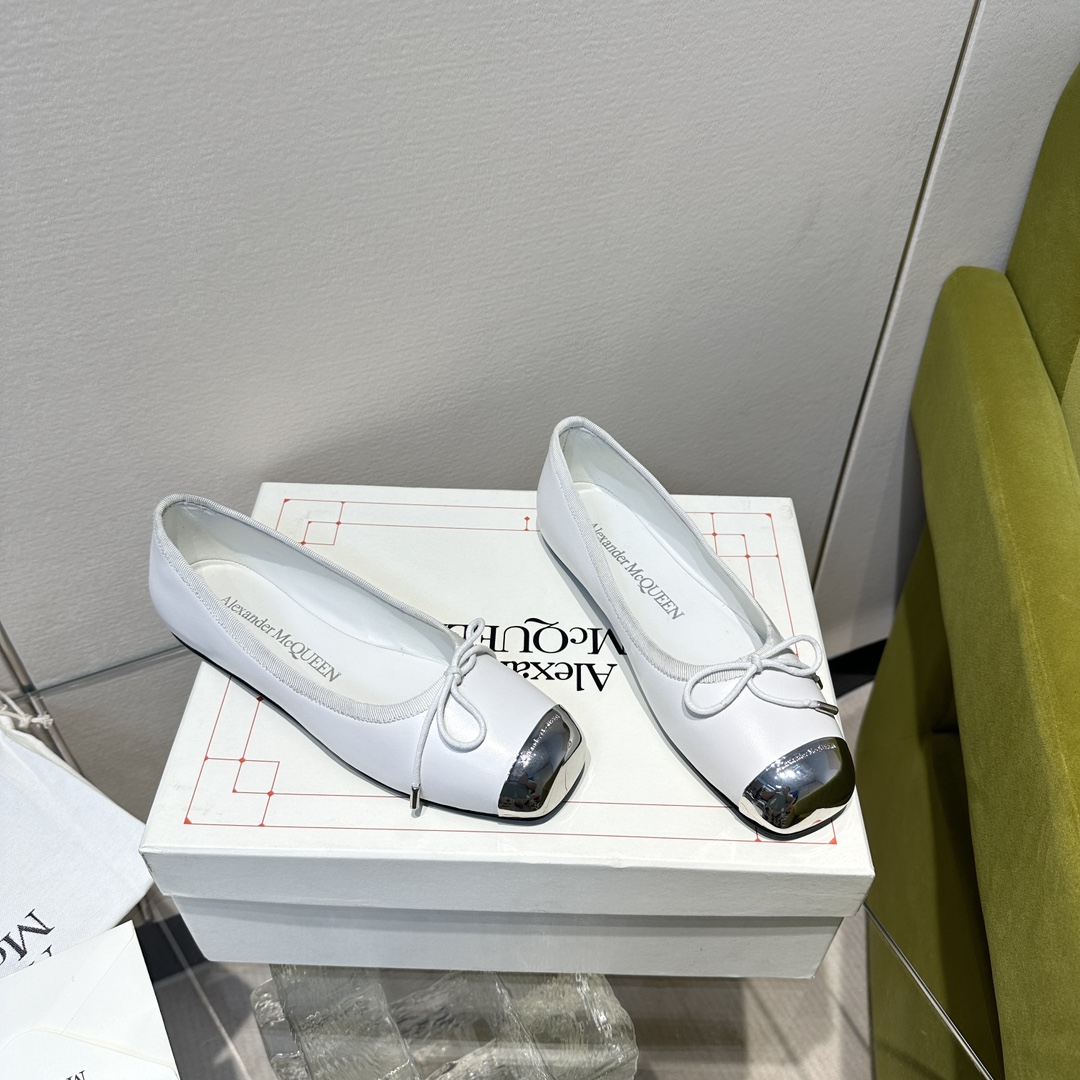 McQueen Ironhead Butterfly Ballet Shoes: Timeless Elegance in Quality Materials - 图片 5