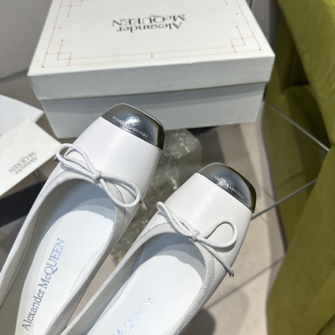 McQueen Ironhead Butterfly Ballet Shoes: Timeless Elegance in Quality Materials - 图片 7