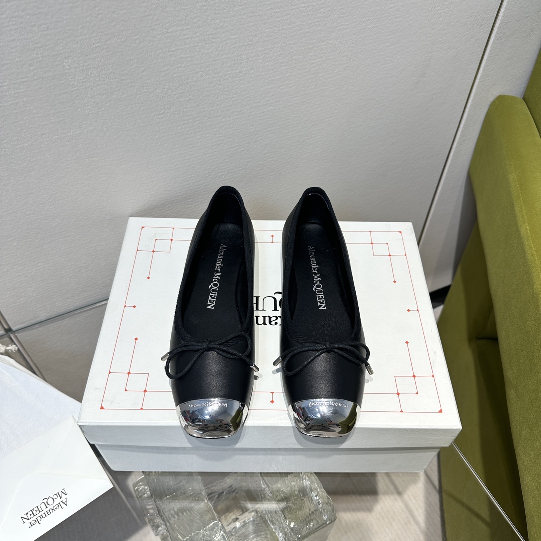 McQueen Ironhead Butterfly Ballet Shoes: Timeless Design with Premium Materials. - 图片 1