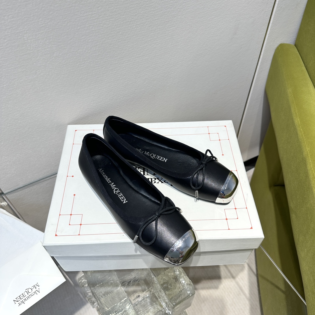 McQueen Ironhead Butterfly Ballet Shoes: Timeless Design with Premium Materials. - 图片 9