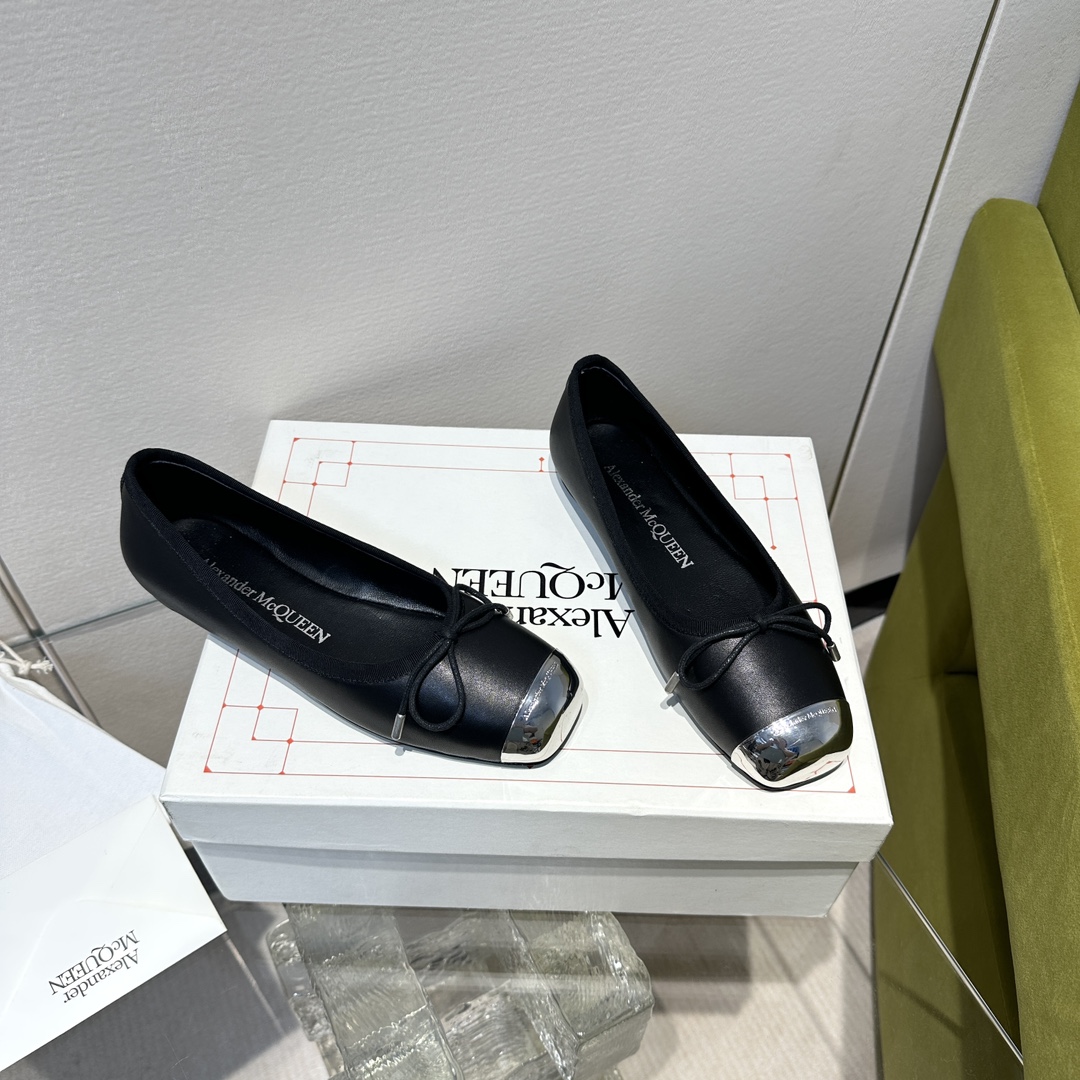 McQueen Ironhead Butterfly Ballet Shoes: Timeless Design with Premium Materials. - 图片 5