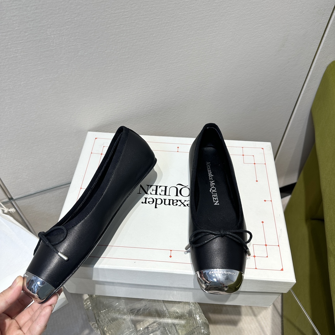 McQueen Ironhead Butterfly Ballet Shoes: Timeless Design with Premium Materials. - 图片 7