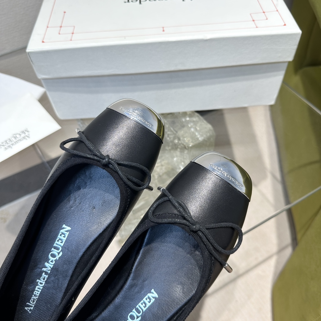 McQueen Ironhead Butterfly Ballet Shoes: Timeless Design with Premium Materials. - 图片 6