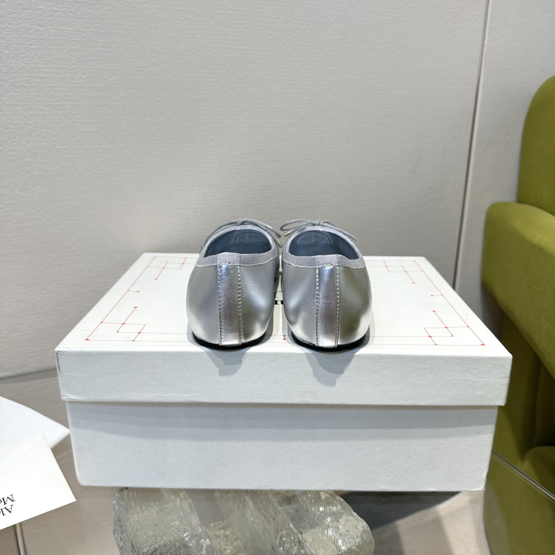 McQueen Ironhead Butterfly Ballet Shoes: Timeless Elegance in Quality Materials - 图片 3