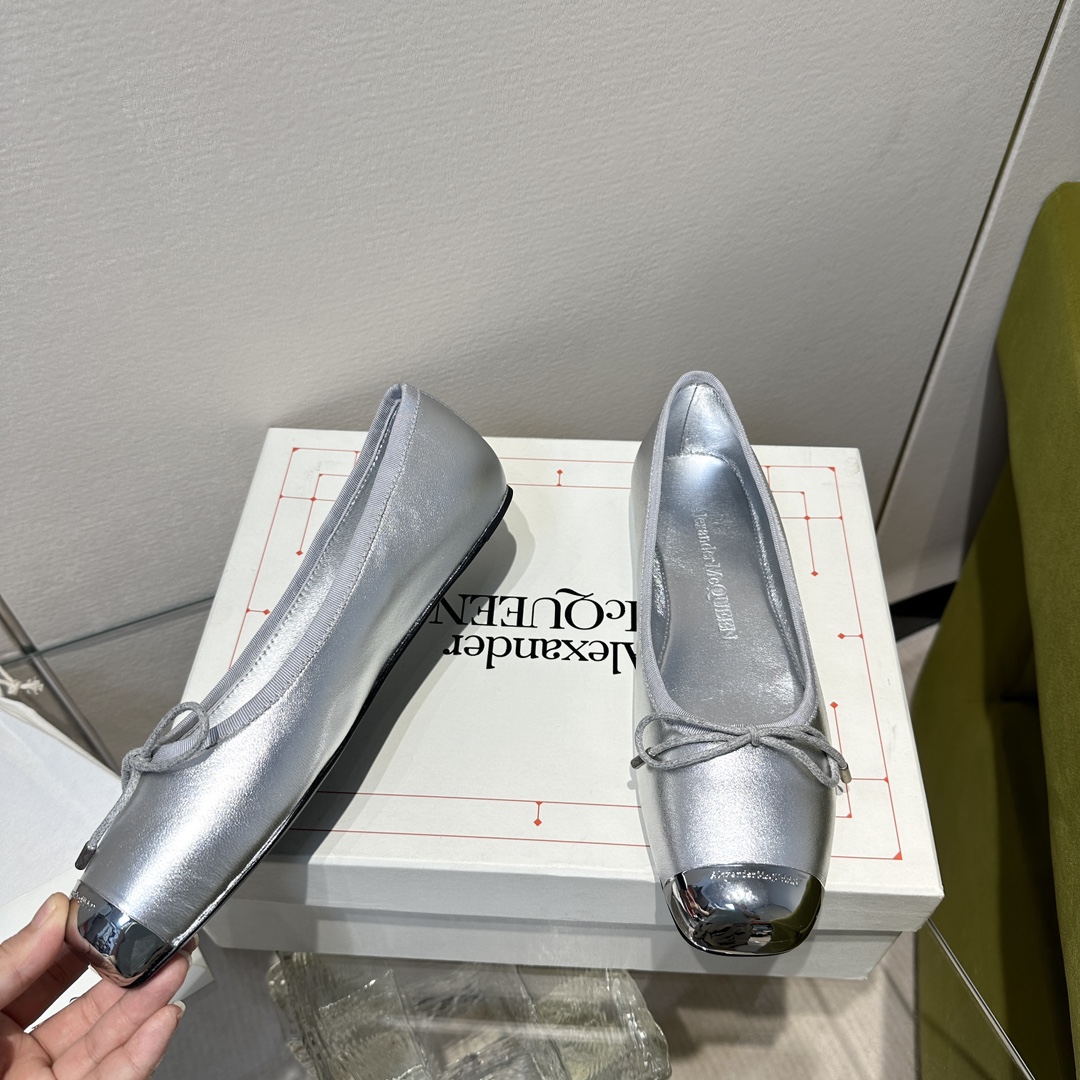 McQueen Ironhead Butterfly Ballet Shoes: Timeless Elegance in Quality Materials - 图片 8