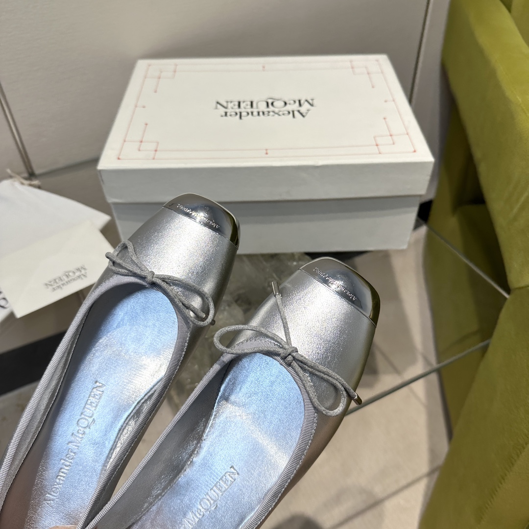 McQueen Ironhead Butterfly Ballet Shoes: Timeless Elegance in Quality Materials - 图片 7