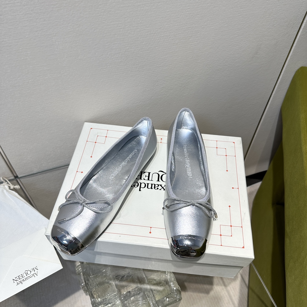 McQueen Ironhead Butterfly Ballet Shoes: Timeless Elegance in Quality Materials - 图片 2