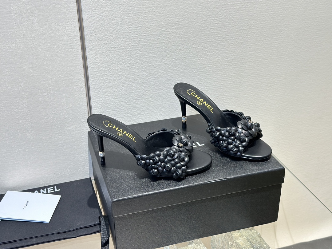 NO:385769,* 24 early spring is the most popular counter, and the pictures are posted on major social platforms. This episode of the show is definitely too handsome, and it is definitely the most popular style of this season. The counter fairies are really too aware of the goods. They don’t get stuck or scratch their feet. The texture is very soft and comfortable. Super versatile. 1 fabric: sheepskin 2 linings: environmentally friendly imported sheepskin 3 soles: genuine leather soles 4 sizes 35-40 (34 40 41 custom made), high heels, sheepskin, Leather soles19860909* 24早春最 专柜简直疯抢了,各大社交平台热门晒图,这期的走秀款绝对太帅了,绝对是这一季最热门的款式,专柜仙女们真的太识货了,不卡脚也不会磨脚,质感上脚是非常柔软舒服的.超级百搭. 1面料:羊皮 2内里:环保进口羊皮 3大底:真皮大底 4码数35-40（34 40 41定做）,高跟鞋,high heels,sheepskin,Leather soles,Women's Shoes