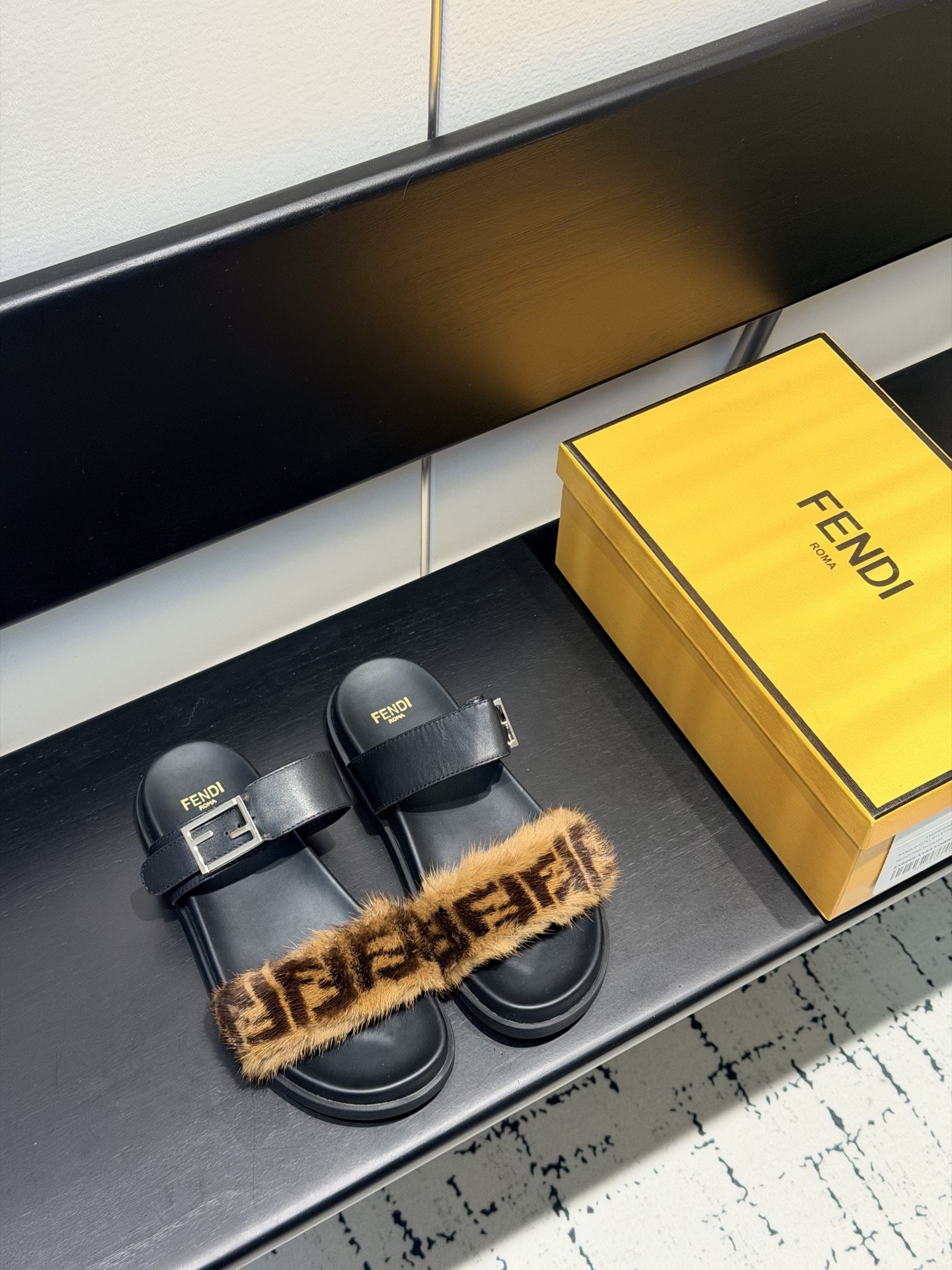 NO:748018,The new mink fur *Fendi slippers are here!  The classic and popular lazy mop has top quality and is a popular model!  Decorated with FF rectangular decorative buckles, the entire surface is decorated with three-dimensional textured FF patterns, and gold metal accessories. Please be sure to compare our quality and workmanship with other versions on the market. The material is imported original 1:1 leather, all linings are goatskin, and the original wear-resistant anti-slip outsole. size35-46, slippers, fendi, slippers, sheepskin19860909水貂毛 *芬迪拖鞋 全新力作来袭！经典爆款的懒人拖,拥有顶级品质,乃是跑量爆款！ 装饰有FF长方形装饰扣,整面饰有立体纹理FF图案,金色金属配件,请认准咱家的品质与做工与市面上其他版本对比, 材质进口原版1:1皮料,内里统统采用山羊皮,还有原版的耐磨防滑大底. size35-46,拖鞋,fendi,slippers,sheepskin,Women's Shoes