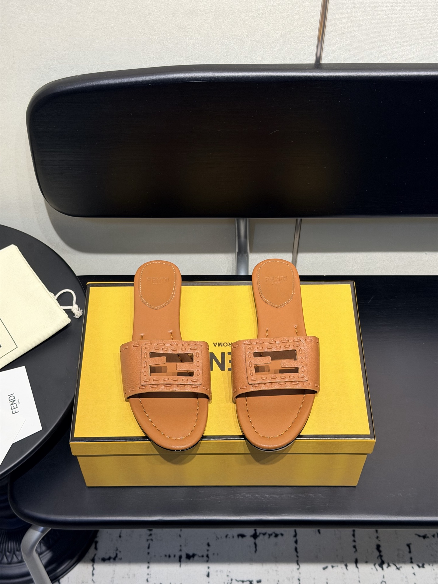 NO:819961,| Fendi 26 2026 Spring and Summer New Products Today’s Recommendation FD Embroidered Hollow Flat Slippers Series ~ BS Upgraded Version The Official Website is Synchronized with Internet Celebrities’ Preferred Choice The Highest Version on the Market!  Casual, simple, versatile and evergreen style, stylish with any combination, neutral and cool style is a must-have ━━━━━ t ━━━━━ Original custom-made cowhide upper, imported sheepskin lining, original imported genuine leather outsole, high flat heel, shoe size:  35-39 (40.41.42.43 customized), slippers, fendi, slippers, cowhide, sheepskin, Leather soles19860909| 芬迪 26 2026春夏新品 今日推荐 FD刺绣镂空平底拖鞋 系列～ BS升级版 官网同步网红明星首选 市面最高版本！休闲简约百搭长青款,随意搭配都有型,中性酷飒风必入 ━━━━━ t ━━━━━ 鞋面原版定制牛皮 内里进口羊皮内里 大底原版进口真皮大底 跟高平底 鞋码: 35-39（40.41.42.43定制）,拖鞋,fendi,slippers,cowhide,sheepskin,Leather soles,Women's Shoes