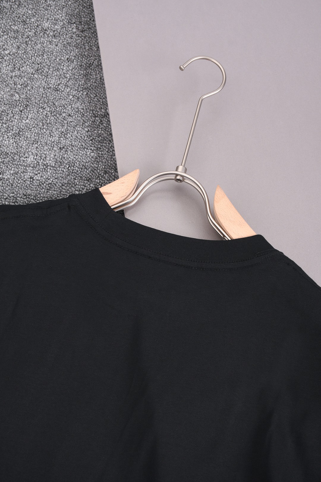 Classic YSL St. Roland Logo Short-Sleeved T-Shirt in 4 Colors, 4 Sizes - 图片 3