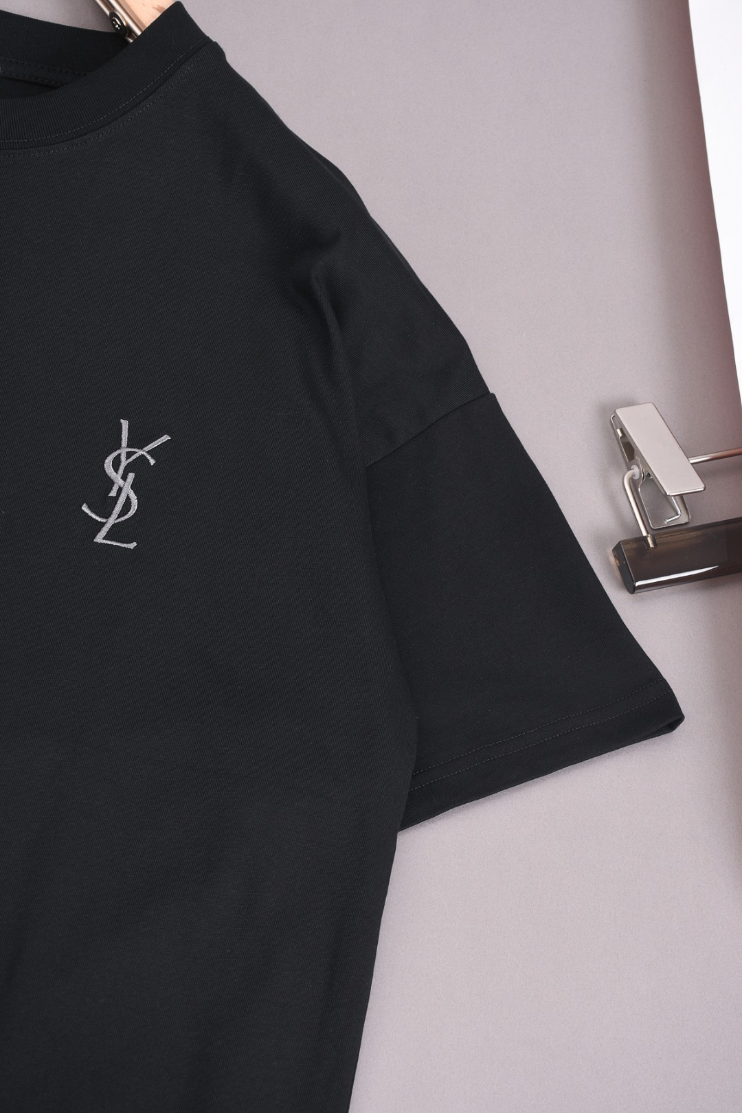 Classic YSL St. Roland Logo Short-Sleeved T-Shirt in 4 Colors, 4 Sizes - 图片 6