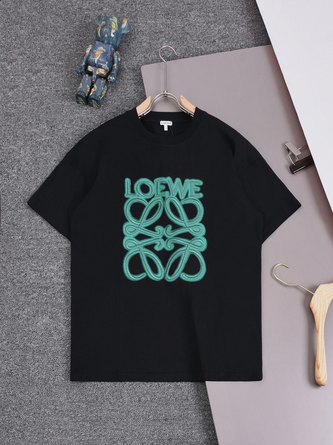 🅿️85 LOEWE 25SS Loewe, último modelo, letras bordadas con estampado de inyección de tinta, camiseta de cuell…
