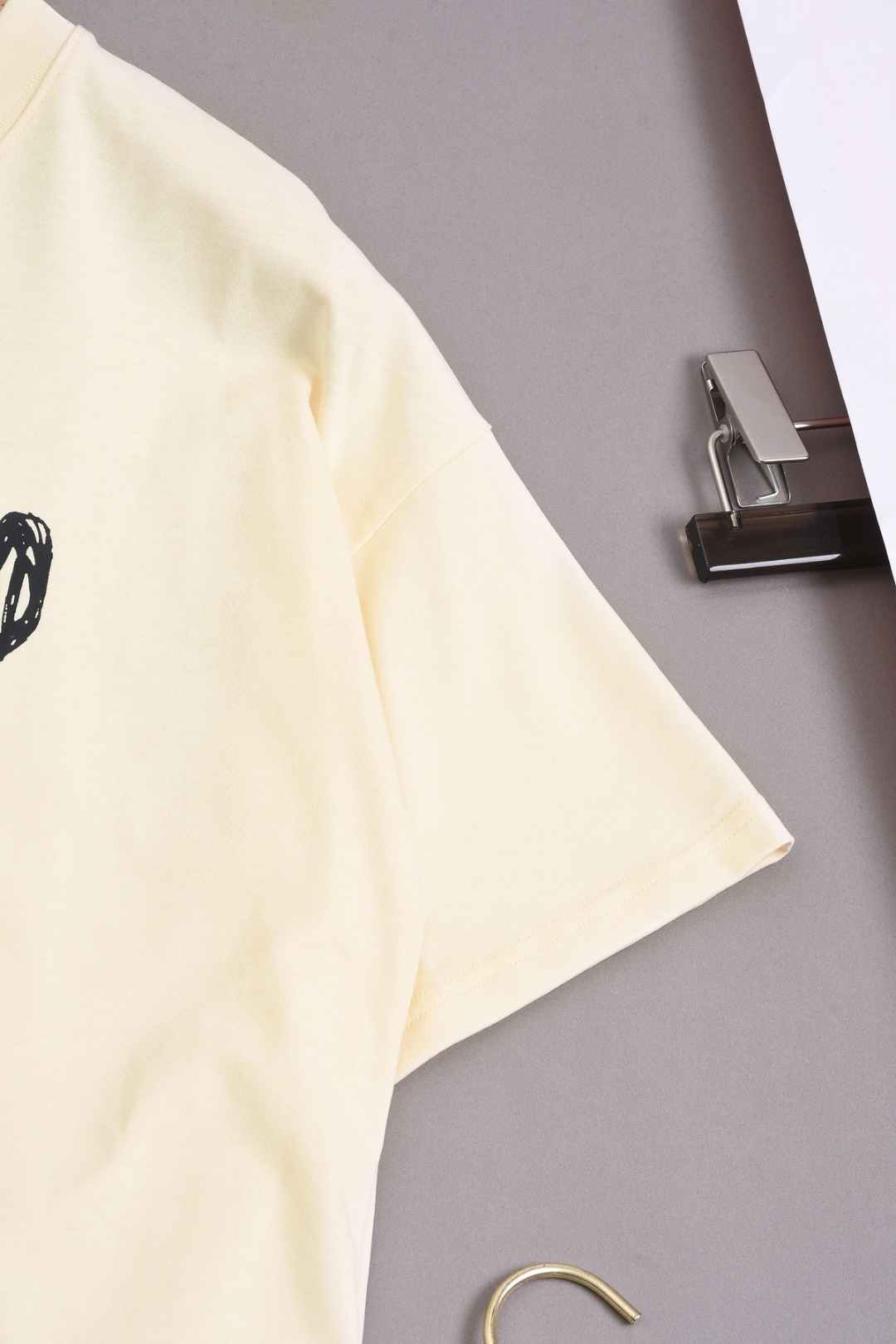 25SS Moschino Men’s Classic Logo Design T-shirt in Yellow, Black, and Red - 图片 6