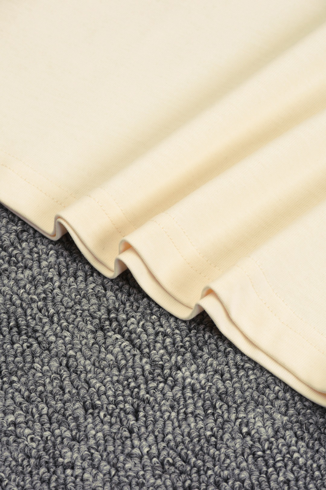 25SS Moschino Men’s Classic Logo Design T-shirt in Yellow, Black, and Red - 图片 9